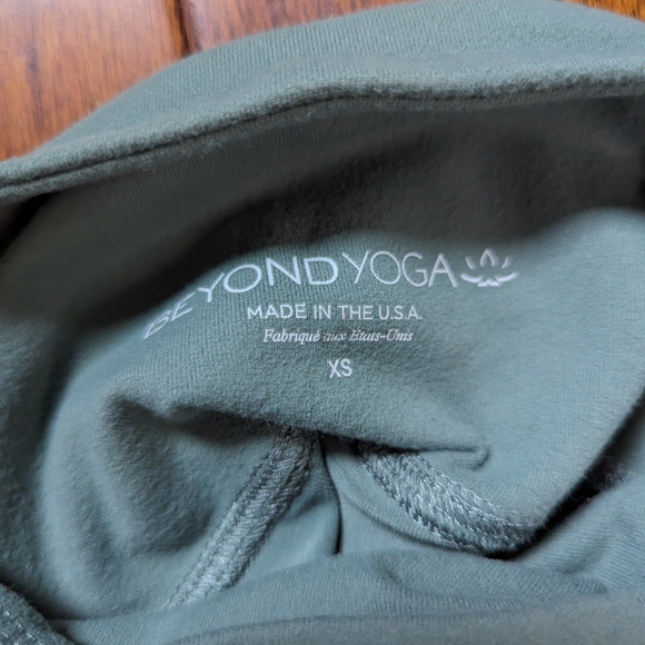 Beyond Yoga Featherweight Bra and Spacedye Leggings 2 Piece SET - Picture 5 of 7